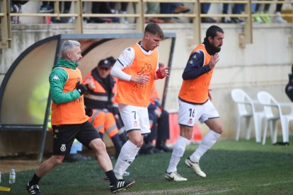 La grada del Reino de León se vuelca con su equipo de fútbol.