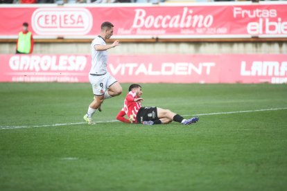 La grada del Reino de León se vuelca con su equipo de fútbol.