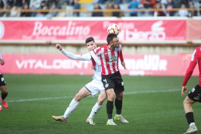 La grada del Reino de León se vuelca con su equipo de fútbol.
