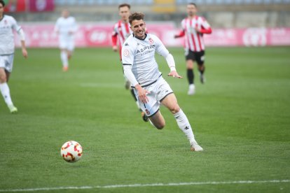La grada del Reino de León se vuelca con su equipo de fútbol.