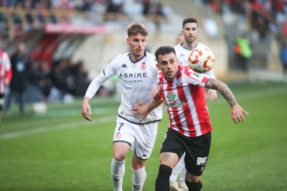 La grada del Reino de León se vuelca con su equipo de fútbol.