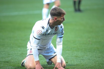 La grada del Reino de León se vuelca con su equipo de fútbol.