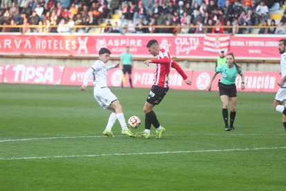 La grada del Reino de León se vuelca con su equipo de fútbol.