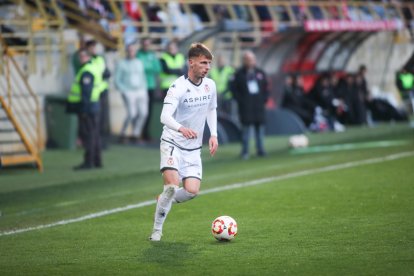 La grada del Reino de León se vuelca con su equipo de fútbol.