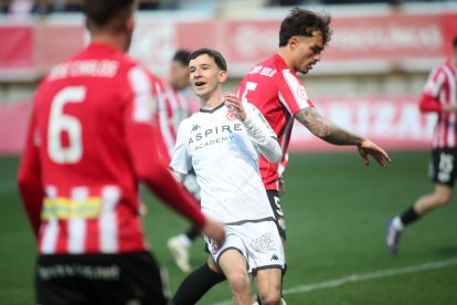 La grada del Reino de León se vuelca con su equipo de fútbol.