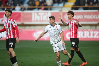 La grada del Reino de León se vuelca con su equipo de fútbol.