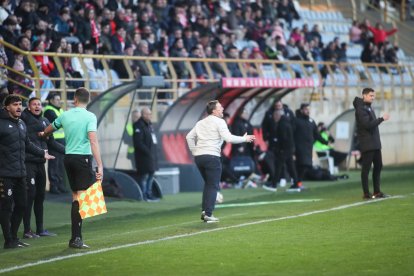 La grada del Reino de León se vuelca con su equipo de fútbol.