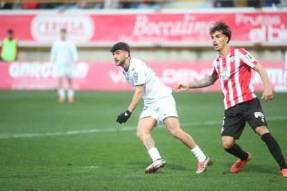 La grada del Reino de León se vuelca con su equipo de fútbol.