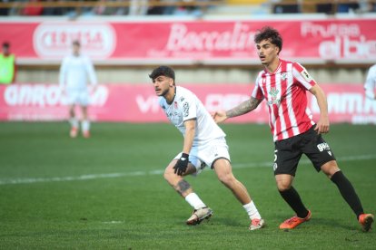 La grada del Reino de León se vuelca con su equipo de fútbol.