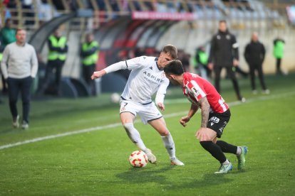 La grada del Reino de León se vuelca con su equipo de fútbol.