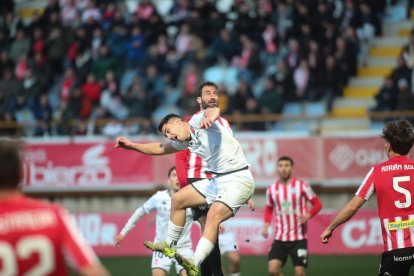 La grada del Reino de León se vuelca con su equipo de fútbol.