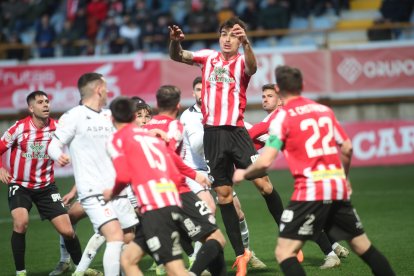 La grada del Reino de León se vuelca con su equipo de fútbol.