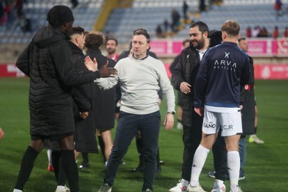 La grada del Reino de León se vuelca con su equipo de fútbol.