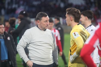 La grada del Reino de León se vuelca con su equipo de fútbol.