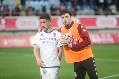 La grada del Reino de León se vuelca con su equipo de fútbol.