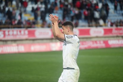 La grada del Reino de León se vuelca con su equipo de fútbol.