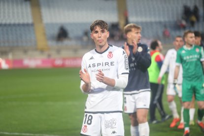La grada del Reino de León se vuelca con su equipo de fútbol.