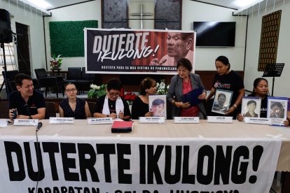 Familiares de víctimas de la guerra contra las drogas en Filipinas durante el mandato del expresidente Rodrigo Duterte EFE/EPA/ROLEX DELA PENA