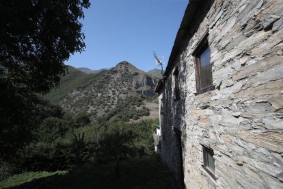 Otra vista de Peñalba y el paisaje que rodea el pueblo.