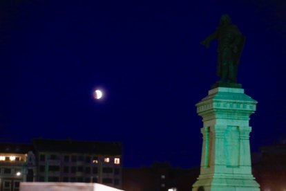 Vista de la luna desde León