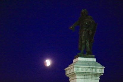 Vista de la luna desde León