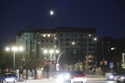 Vista de la luna desde León