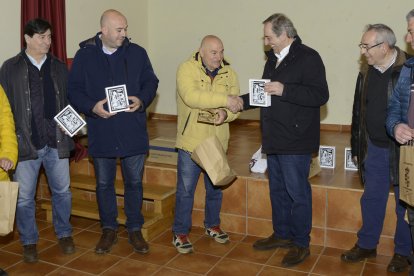 Niños del municipio plantan árboles del Bosque de los Sueños en Calzadilla de los Hermanillos.
