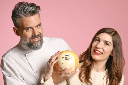 Cocineros de 'Cocina con Mimo' con su nuevo Sol Repsol.