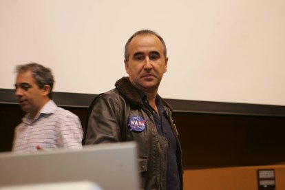 Otra imagen del astronauta con raíces berciana en la Universidad de León.