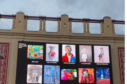 Uno de los lugares de la Gran Vía donde se muestra la obra del artista leonés