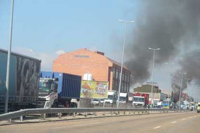 Incendio en el polígono de Onzonilla en León.