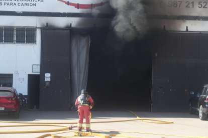 Incendio en el polígono de Onzonilla en León.