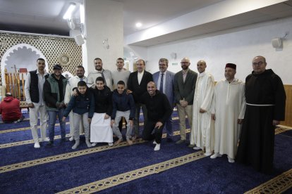 El rezo del iftar y la comida típica del ramadán.