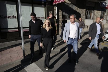 La vicepresidenta segunda y ministra de Trabajo y Economía Social, Yolanda Díaz, visita la zona de la explosión en una mina de Cerredo.