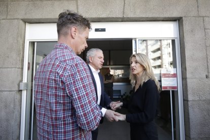 La vicepresidenta segunda y ministra de Trabajo y Economía Social, Yolanda Díaz, visita la zona de la explosión en una mina de Cerredo.