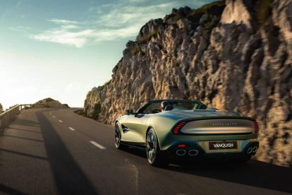 El desarrollo conjunto del Coupé y el descapotable Volante, ha supuesto todo un reto que Aston Martin ha solventado con un preciosista diseño atemporal con, además, un nuevo escape de acero inoxidable con geometría cuádruple