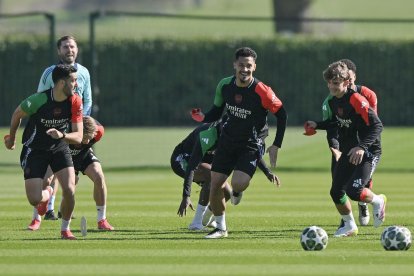 Los jugadores del Arsenal entrenan a las órdenes de Mikel Arteta en Colney, al noreste de Londres, Reino Unido EFE/EPA/VINCE MIGNOTT