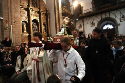 Miniprocesión de los más pequeños en Ponferrada.