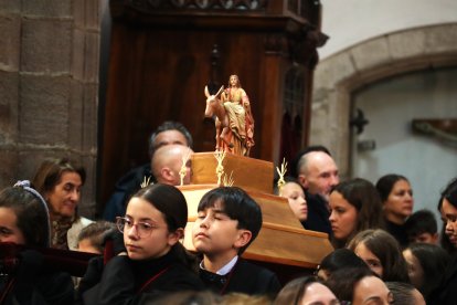 Miniprocesión de los más pequeños en Ponferrada.