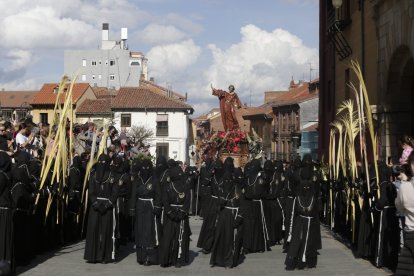 Procesión del Cristo del Gran Poder el Domingo de Ramos en León.