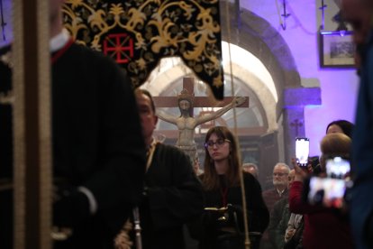 El Viacrucis Penitencial de Ponferrada, bajo cubierto en La Encina.