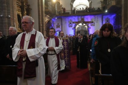El Viacrucis Penitencial de Ponferrada, bajo cubierto en La Encina.