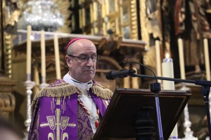El Viacrucis Penitencial de Ponferrada, bajo cubierto en La Encina.