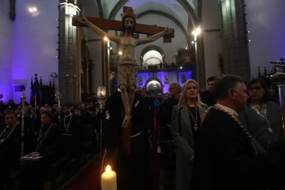 El Viacrucis Penitencial de Ponferrada, bajo cubierto en La Encina.