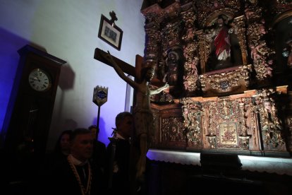 El Viacrucis Penitencial de Ponferrada, bajo cubierto en La Encina.