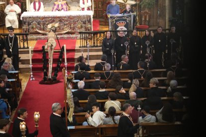 El Viacrucis Penitencial de Ponferrada, bajo cubierto en La Encina.