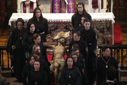 El Viacrucis Penitencial de Ponferrada, bajo cubierto en La Encina.