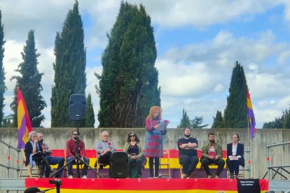 Acto en el memorial de las víctimas del franquismo en el cementerio de León el domingo.