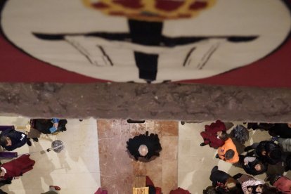 Celebración del acto del Desenclavo de Cristo tras la suspensión de la procesión organizada por la Cofradía del Santo Cristo del Desenclavo