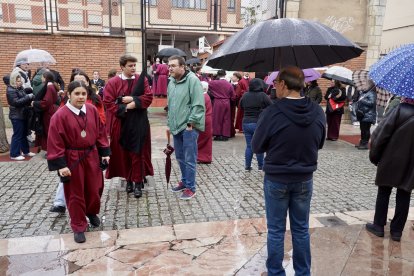 Spensión de la procesión organizada por la Cofradía del Santo Cristo del Desenclavo.